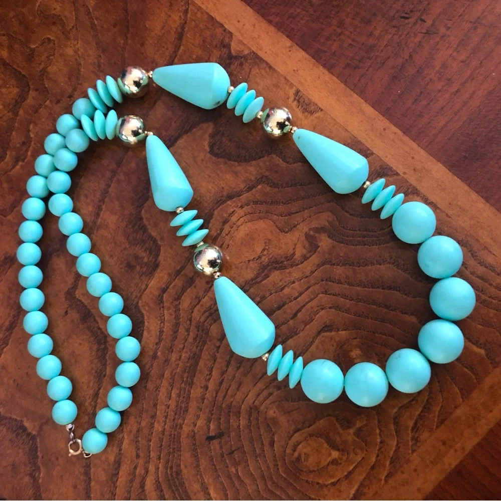 Vintage turquoise tone beaded necklace